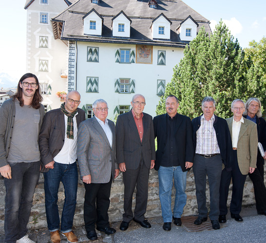 Gruppenbild von acht Männern aus der Demont Familie
